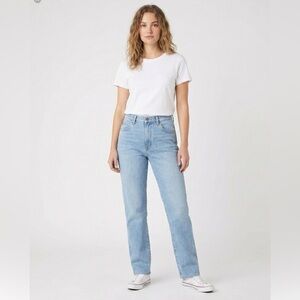 WRANGLER 100% Cotton Light Wash Straight Leg High Rise 5 Pocket Jeans Size 32